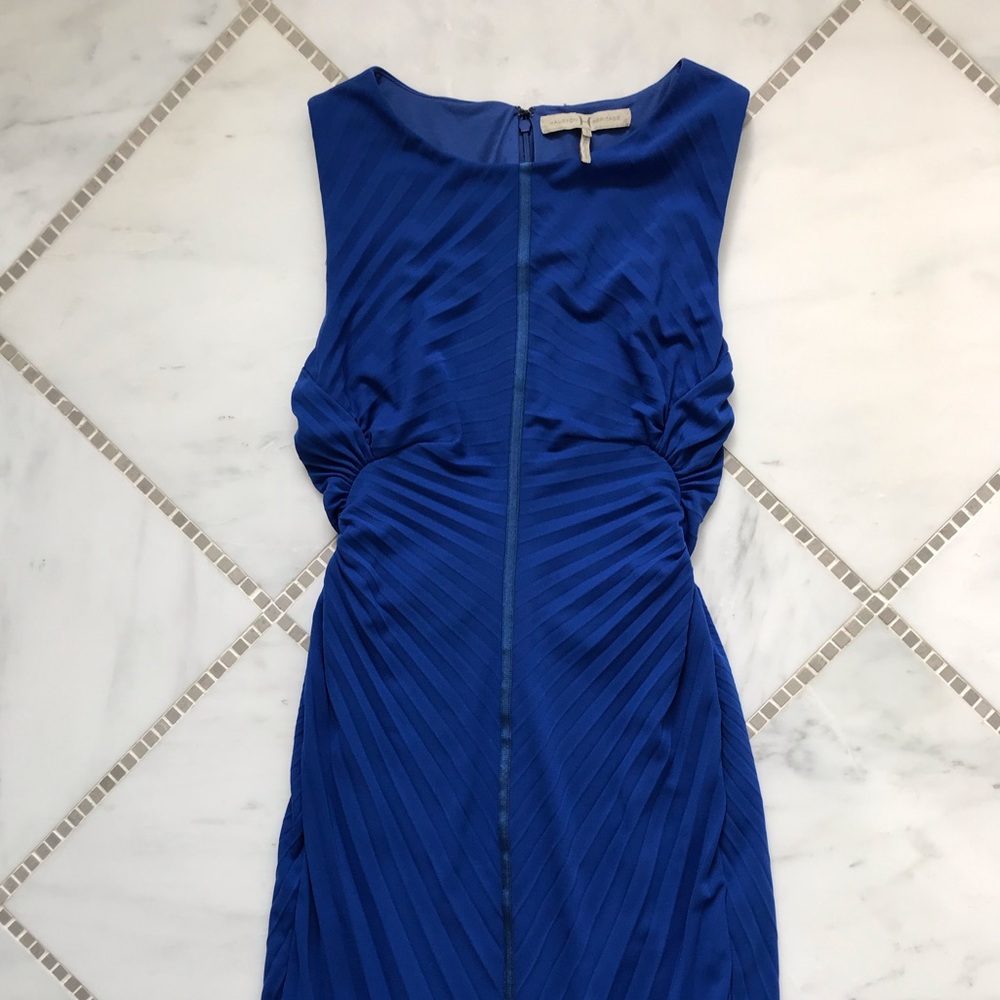 HALSTON HERITAGE size 2 gorgeous blue dress